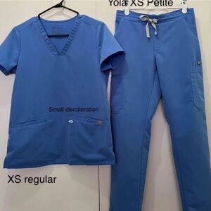 Figs Women's Straight Leg Scrub Set in Blue